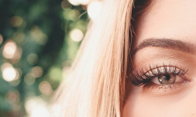How to Prevent Thinning Eyelashes